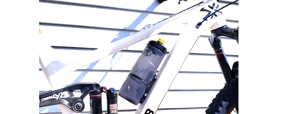 DA BOMB - MAGNETIC MOUNT WATER BOTTLE